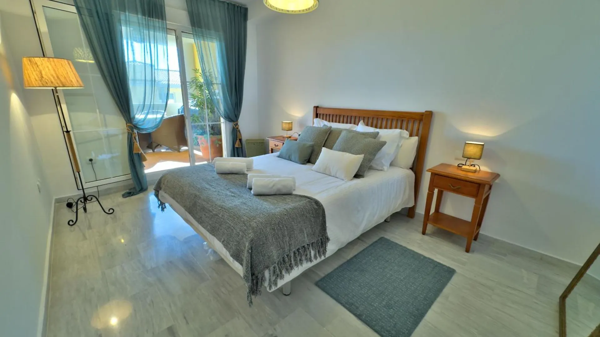 Apartamento En Zona Cabopino Marbella
