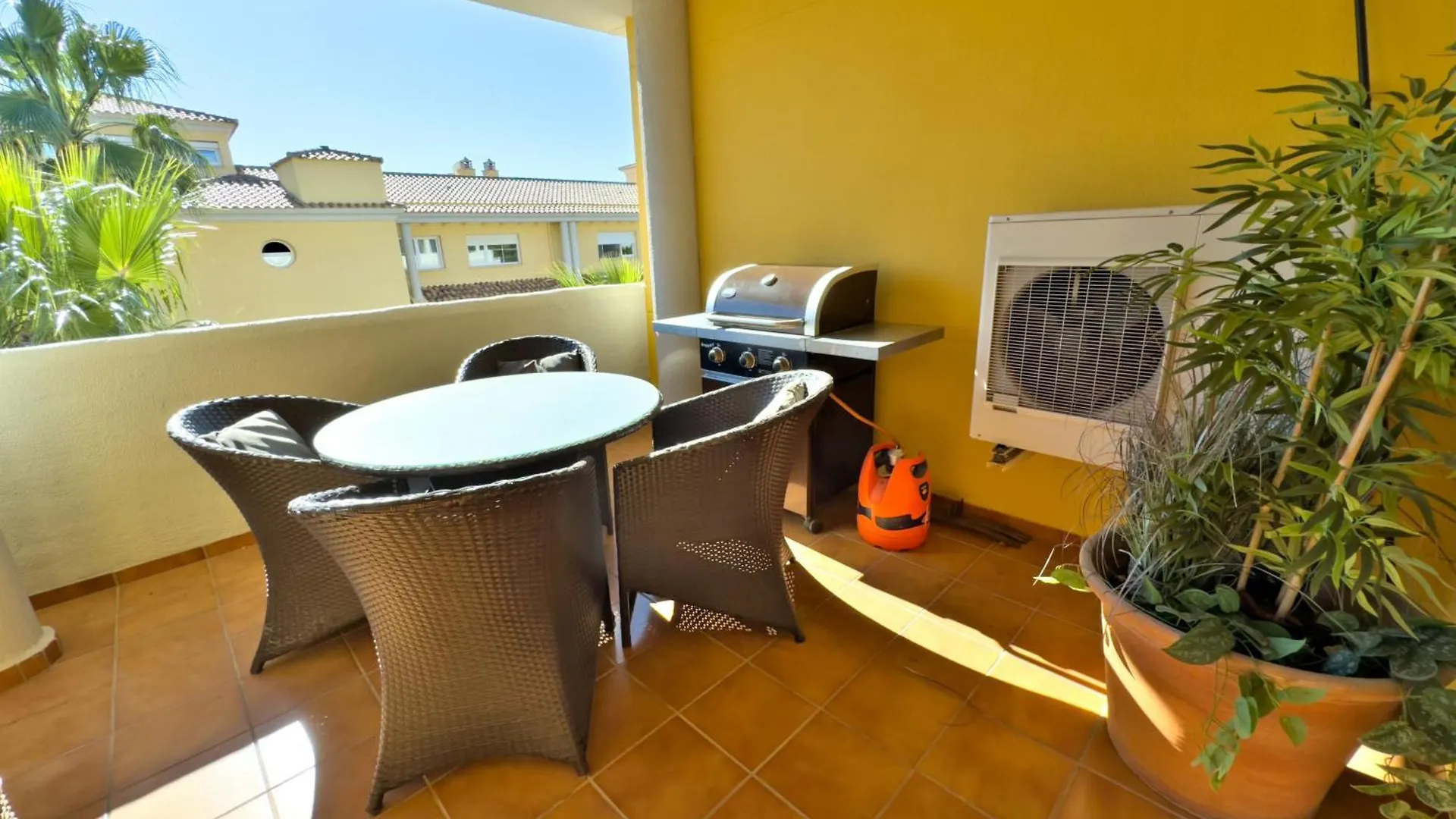 Apartamento En Zona Cabopino Marbella