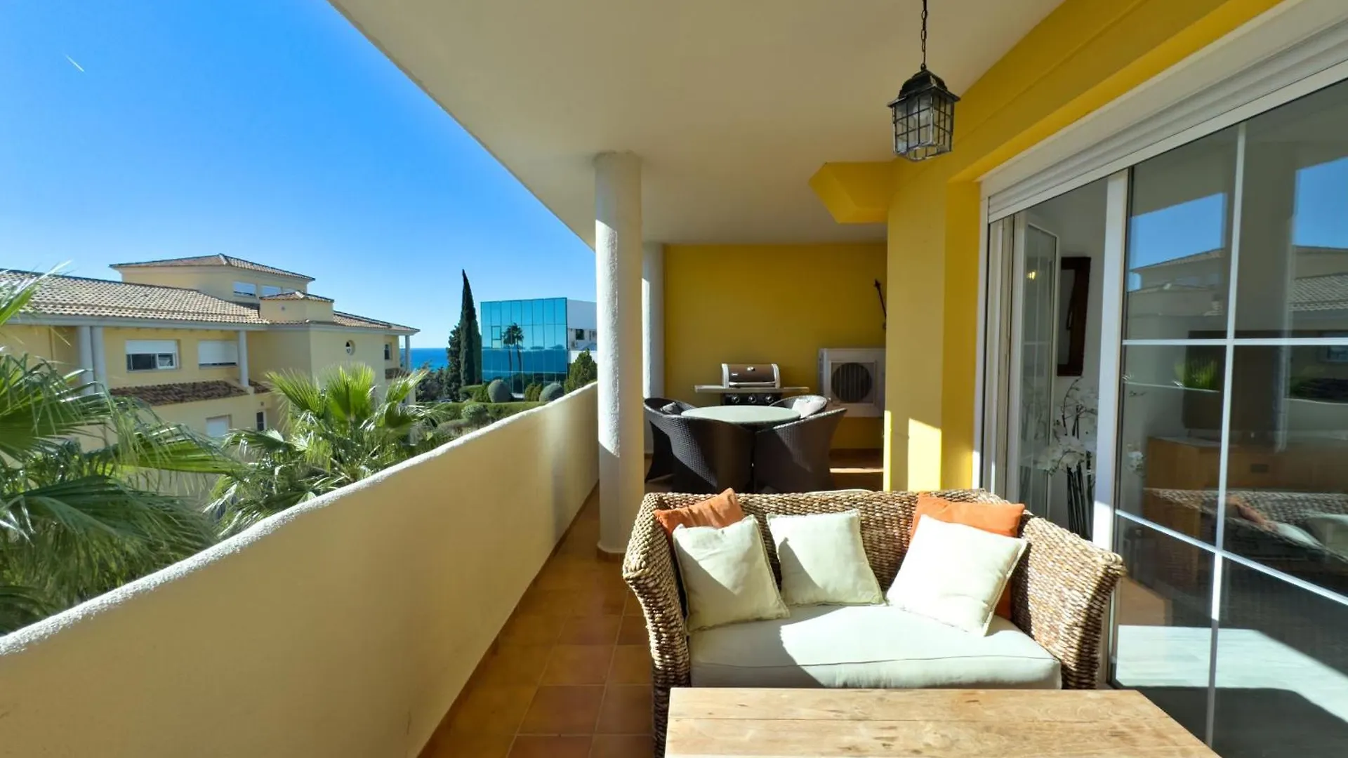 Apartamento En Zona Cabopino Marbella
